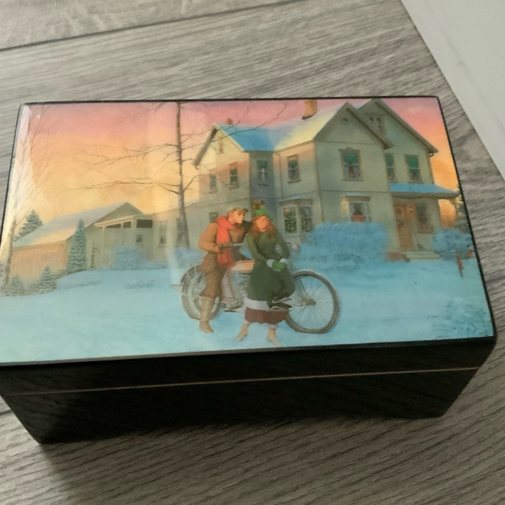 HARLEY DAVIDSON  HOLIDAY  MEMORIES  Limited edition music box #3733 of  7500